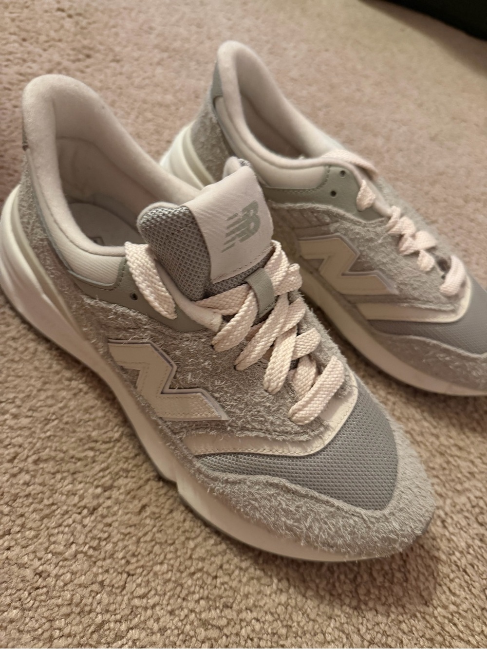 New Balance Women's Light Gray and Cream Athletic Sneakers - Picture 1 of 5